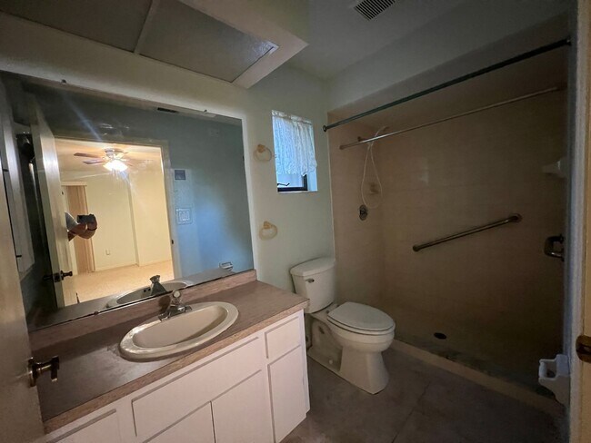 Building Photo - ANNUAL, UNFURNISHED * POOL * CANAL ** AVAIL 8/1/26 * 3 BEDS/2 BATHS * $2,095/month
