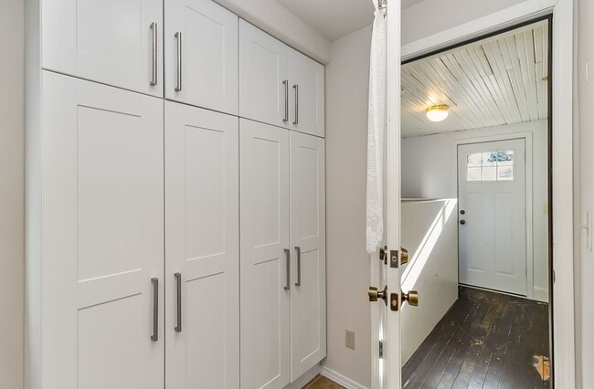 Building Photo - Historic Charm in the Heart of Snohomish