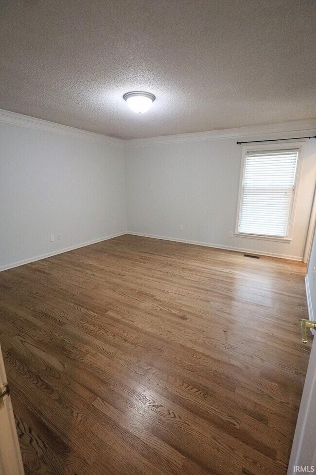 Building Photo - 8231 Lake Terrace Dr