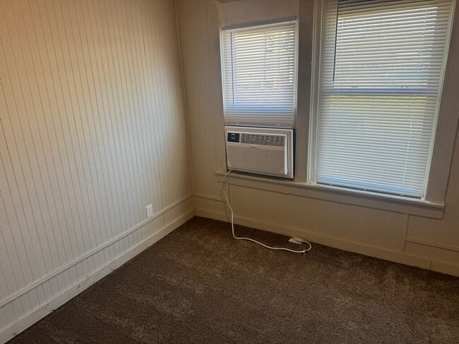 Building Photo - Single Level 1 Bedroom Apartment