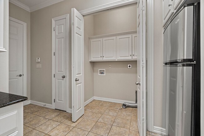 Building Photo - 66 Jeffrey Way