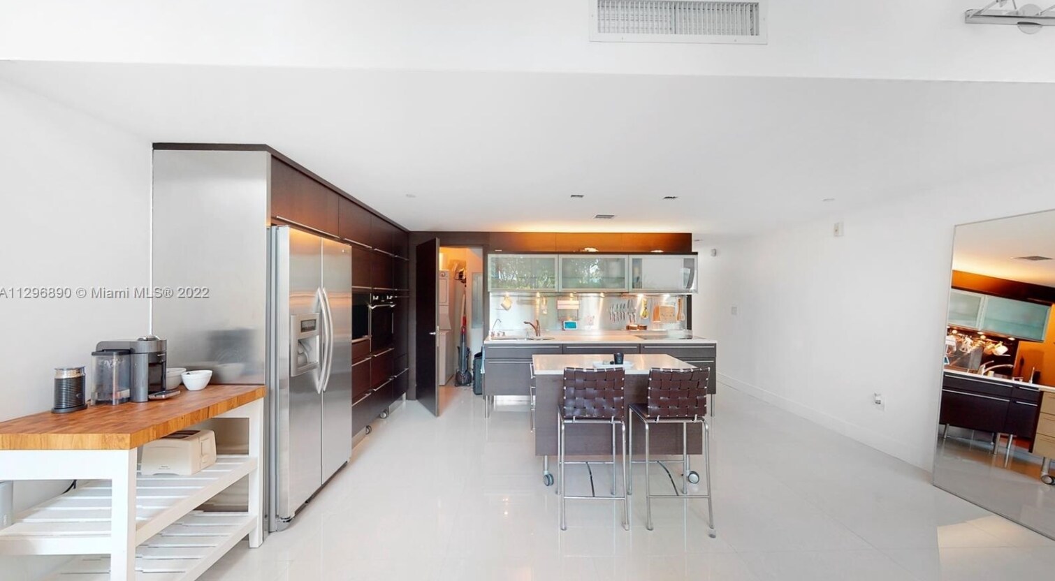 Building Photo - 6000 Collins Ave