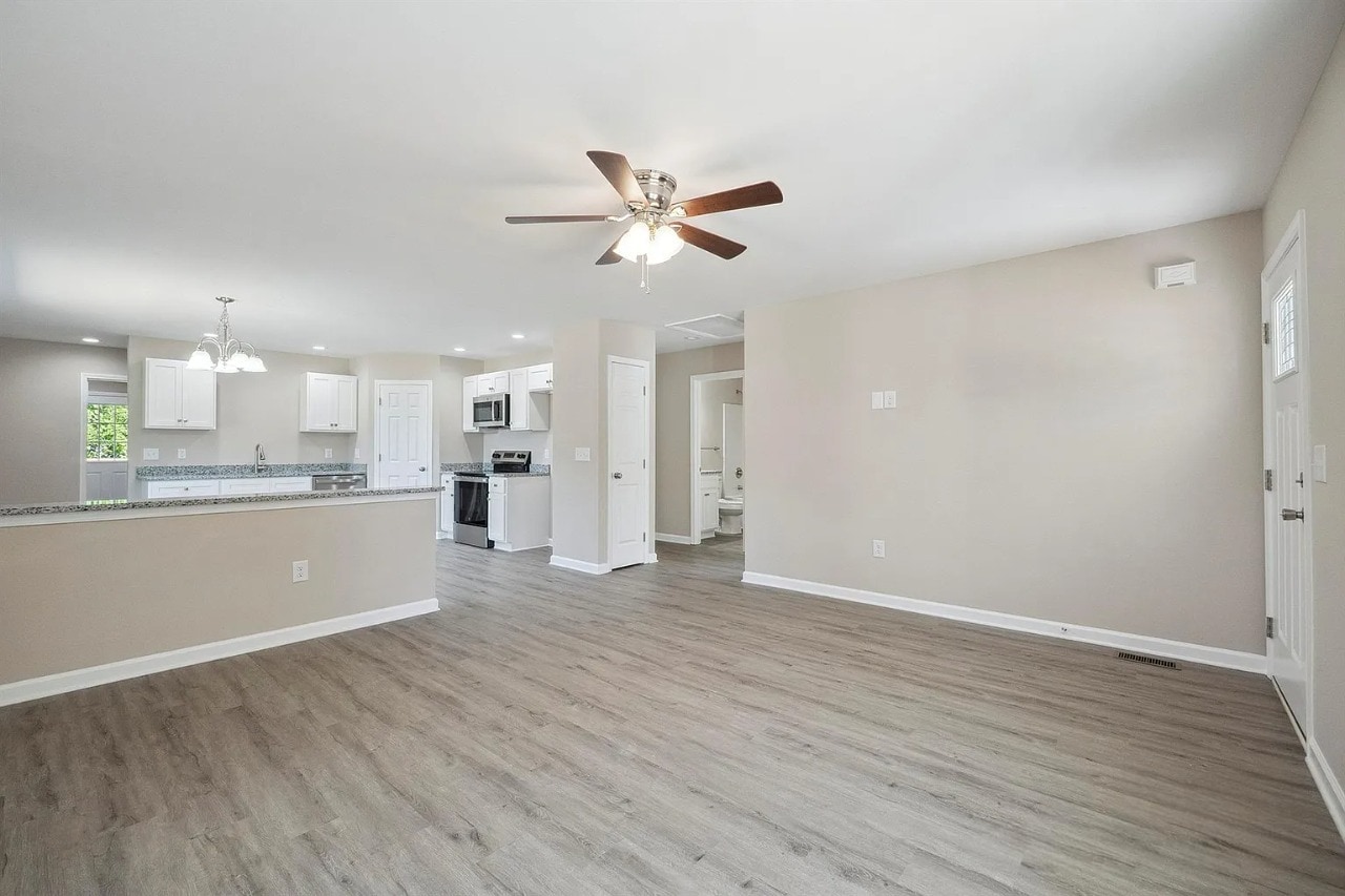 Living Room - 528 S Caldwell St