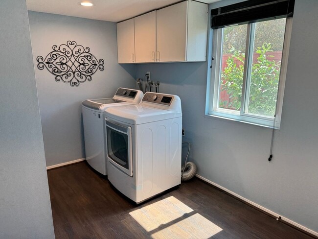 Building Photo - Eastside Costa Mesa Townhome with 2-Car Ga...