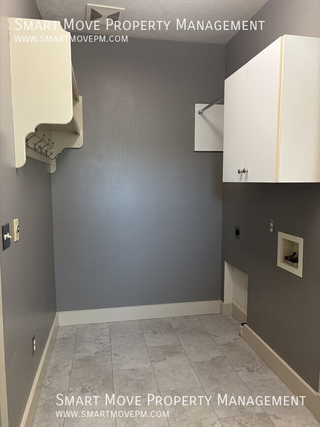 Building Photo - 4251 E Homestead Rim Dr