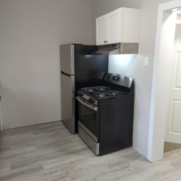 Building Photo - 220 Grandview Ave