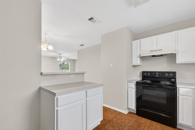 Building Photo - 16022 Old River Rd