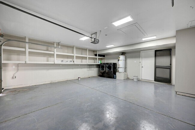 Building Photo - 2247 Marlboro Dr