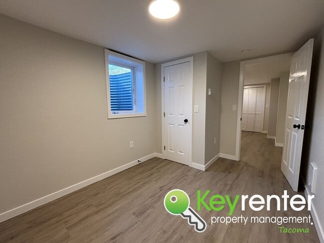 Building Photo - One of a Kind Multi-level Home in Tacoma!