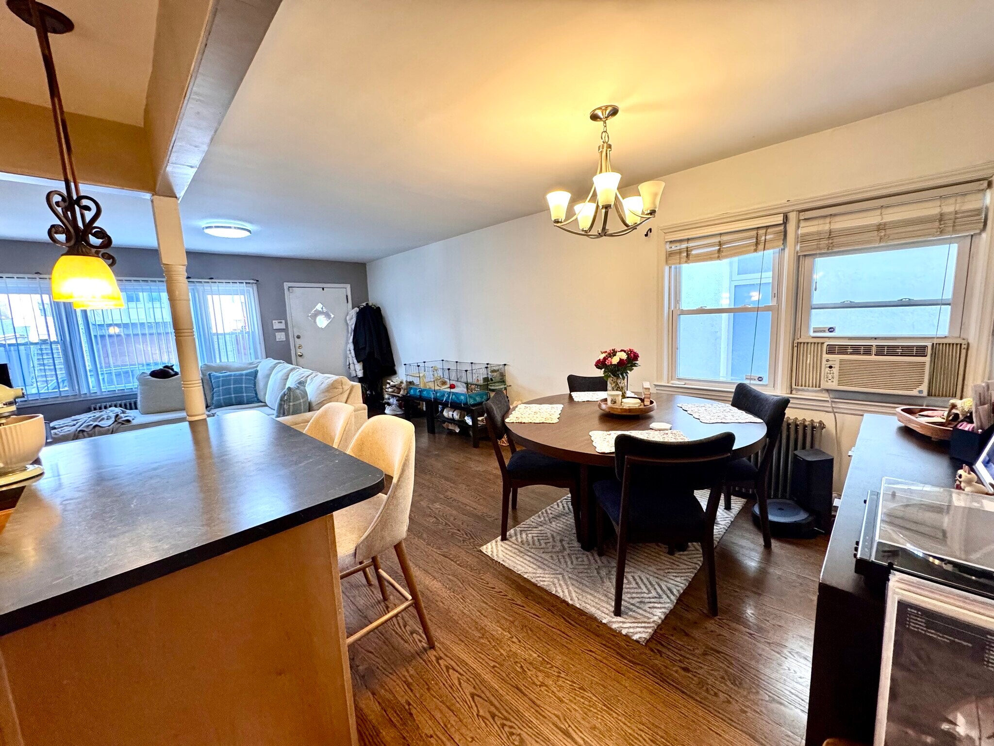 Dining - 130 Pine St