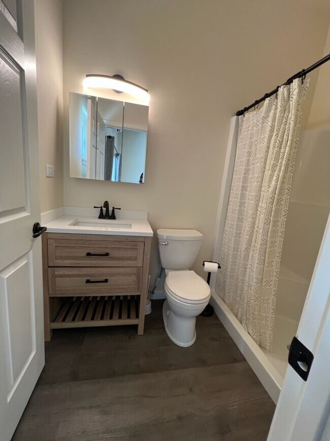 Building Photo - New Construction! 2 bed/ 2 bath with VIEWS...