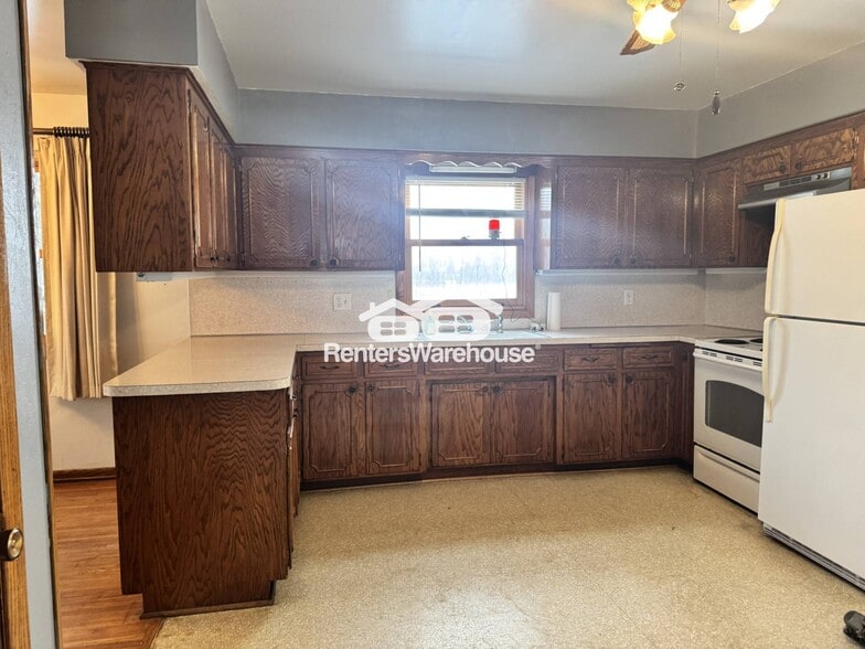 Building Photo - 8225 20th Ave N