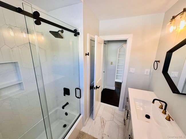 Building Photo - 11 W Glen Ave