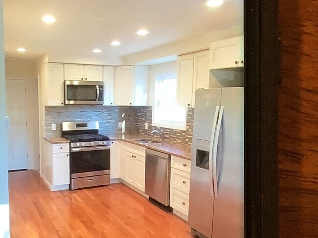 Primary Photo - 132 Willow St