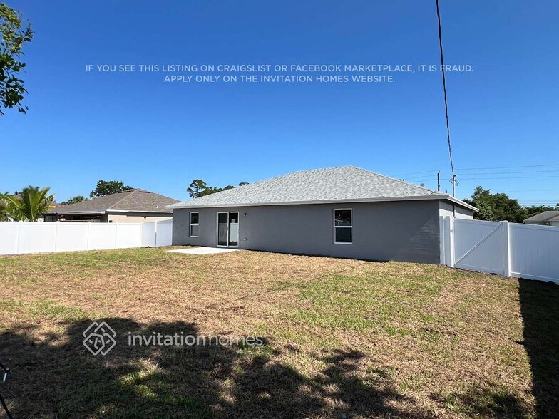 Building Photo - 1306 SW Del Rio Blvd
