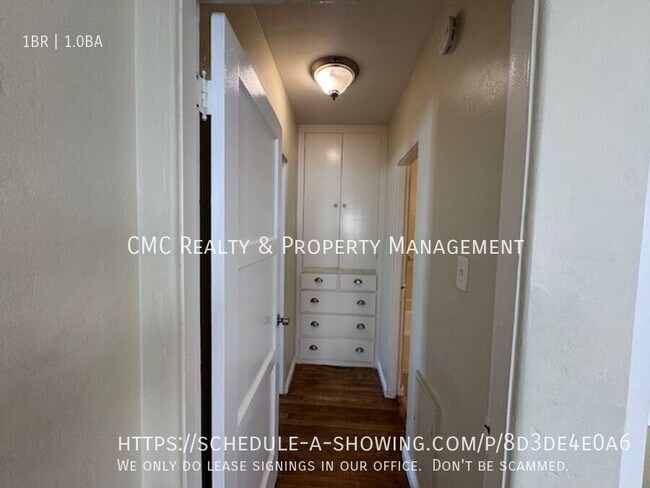 Building Photo - 827 E 4th St