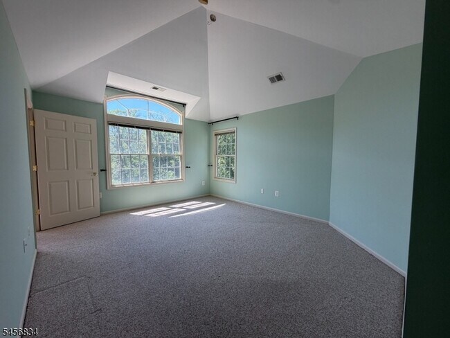 Building Photo - 117 Crown Ct