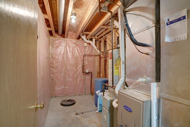 Building Photo - 6101-6103