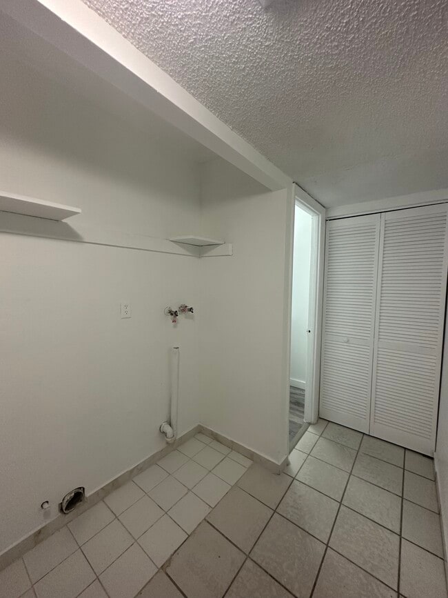 W/D hook up - 21444 NW 40th Circle Ct