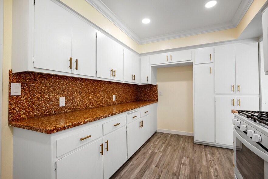 Building Photo - 575 Winona Way