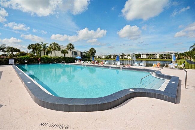 Building Photo - 1109 Green Pine Blvd