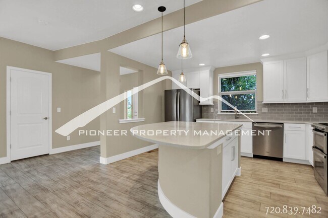 Building Photo - Modern Home in desirable Northgate Colorad...