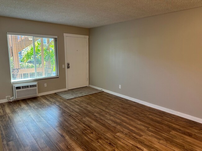 Building Photo - Newly Renovated 1 Bed / 1 Bath Condo for R...