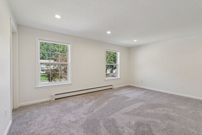 Building Photo - 7 Dunnhill Dr