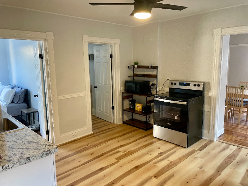 Building Photo - 451 New Park Ave