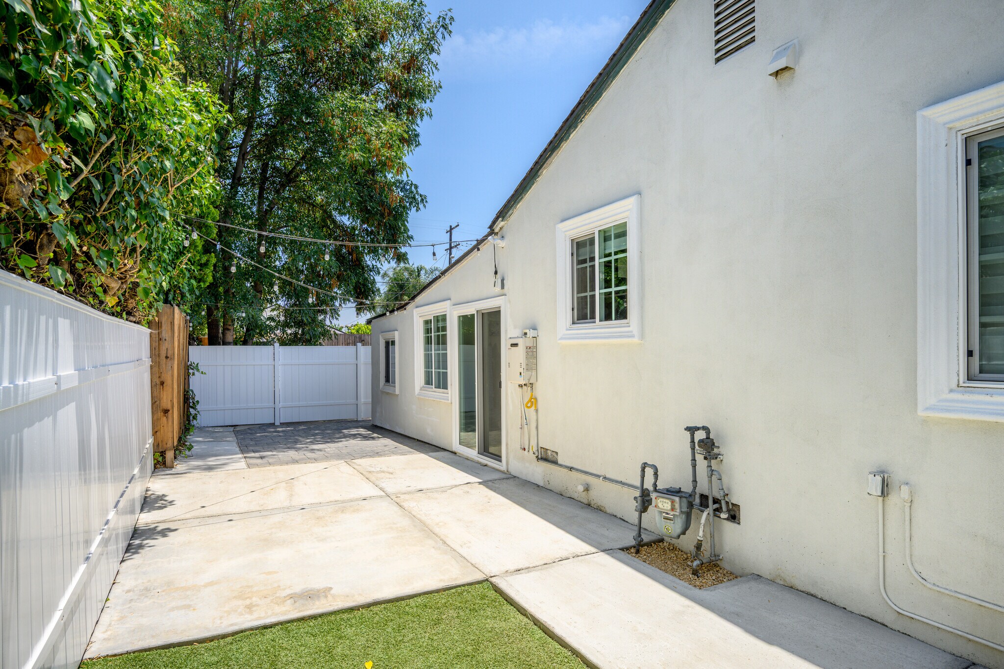 Building Photo - 13700 Branford St