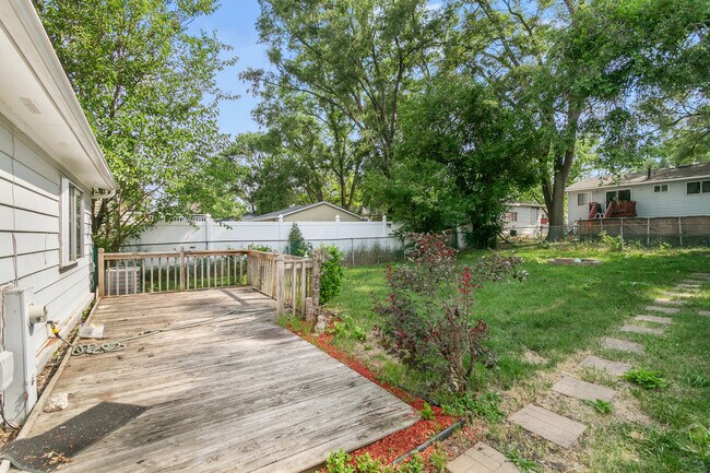 Building Photo - 164 Galewood Dr