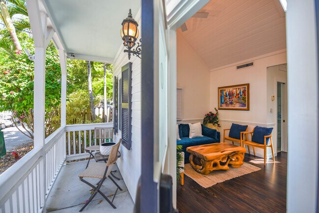 Building Photo - 817 Terry Ln