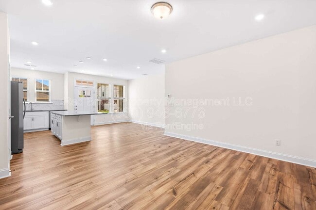 Building Photo - 1528 Cedar Tree Dr