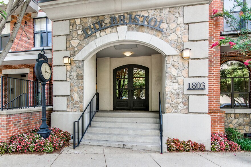 Building Photo - 1803 Broadway