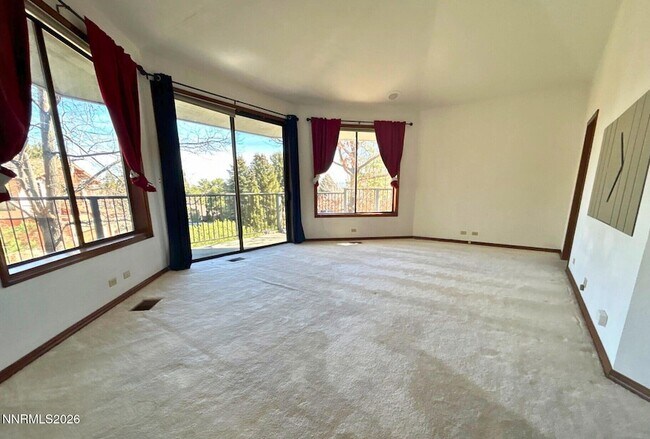 Building Photo - 2795 Lakeridge Terrace W