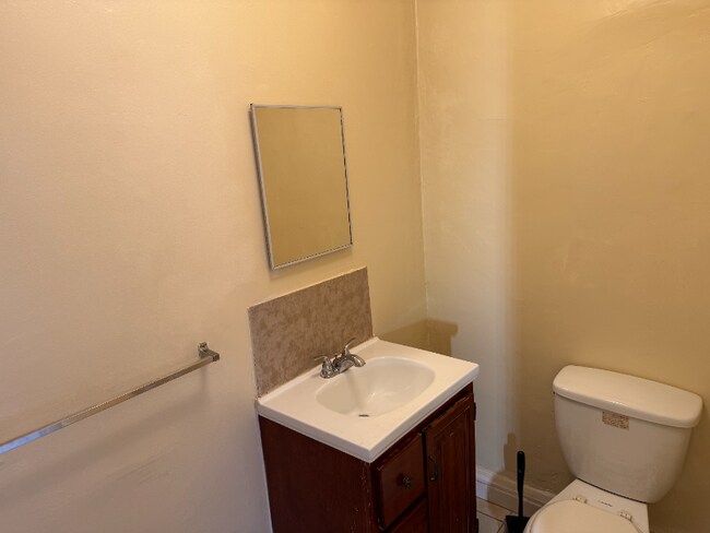 Building Photo - 3031 Hamilton Ave