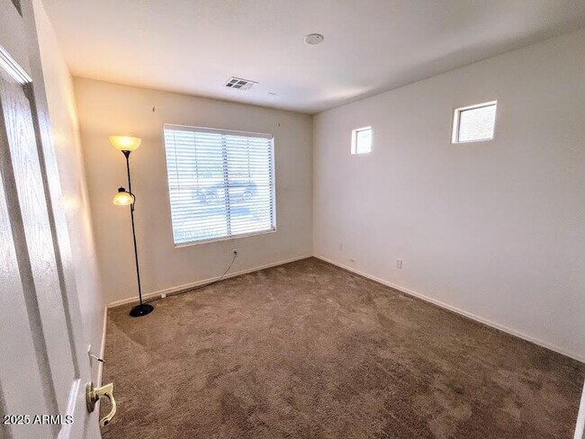 Building Photo - 44147 W Snow Dr