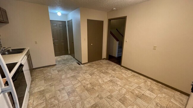 Building Photo - 2261 Springbrook Ct