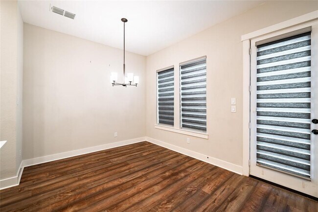 Building Photo - 10922 Brambling Wood Dr