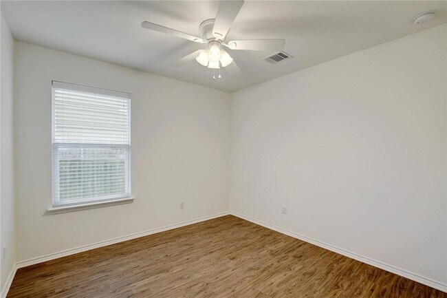 Building Photo - 261 New Bridge Dr