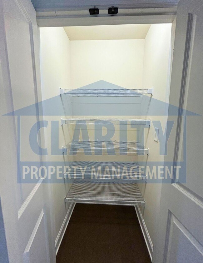 Building Photo - Modern, Upscale Townhouse w/ attached Garage!
