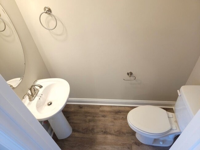 Building Photo - 609 Fairview Ave