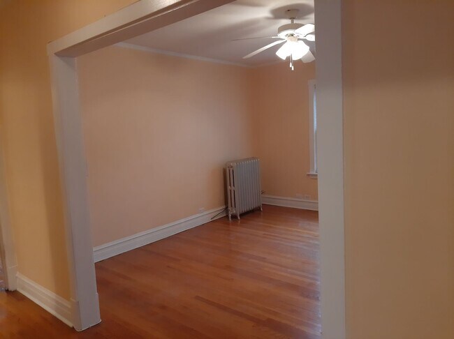 Building Photo - 5622 N Mango Ave