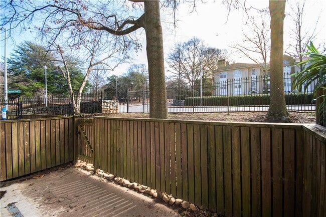 Building Photo - 19 Finch Trail NE