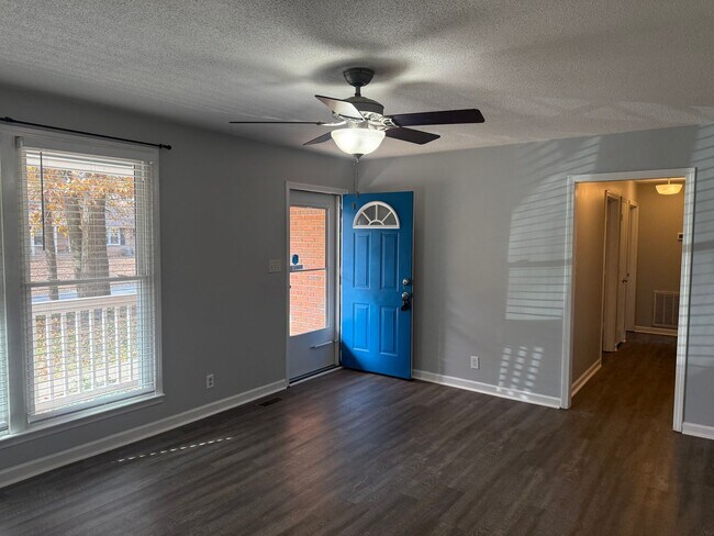 Building Photo - Charming 3 Bedroom, 1.5 Bath Ranch-Style Home