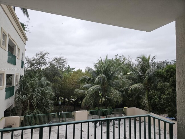 Building Photo - 20000 E Country Club Dr