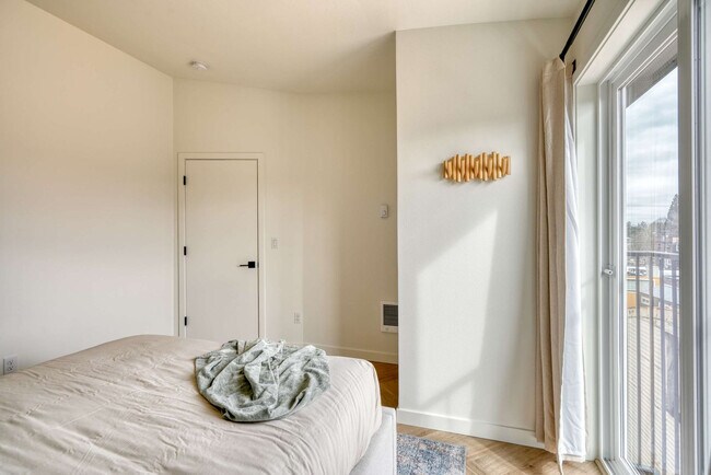 Building Photo - 5012-5022-5022 NE 26th Ave