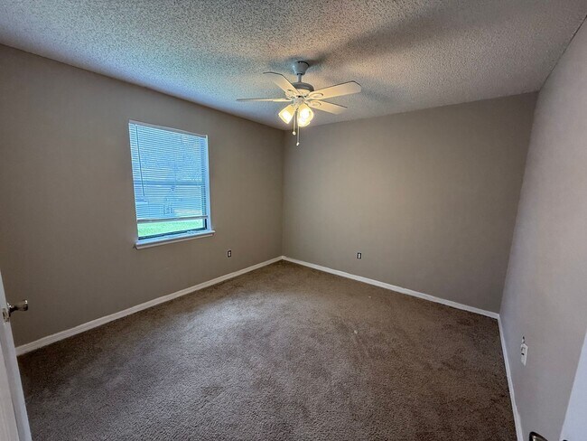Building Photo - 200 Millers Trace Dr