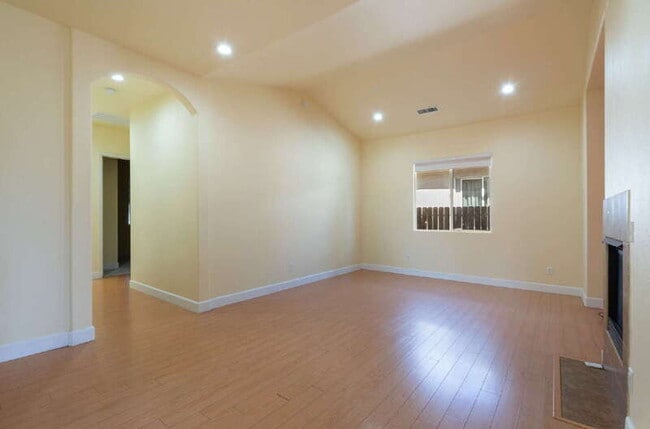 Building Photo - 2621 Mysin Way