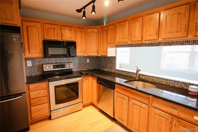 Building Photo - 564 Sierra Vista Ln